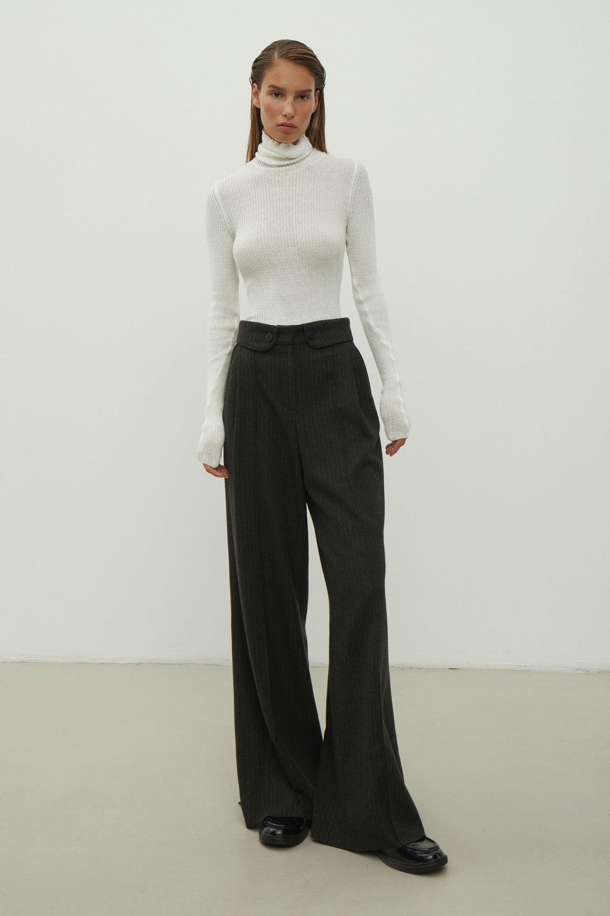 Woolen palazzo pants with a decorated belt in dark gray