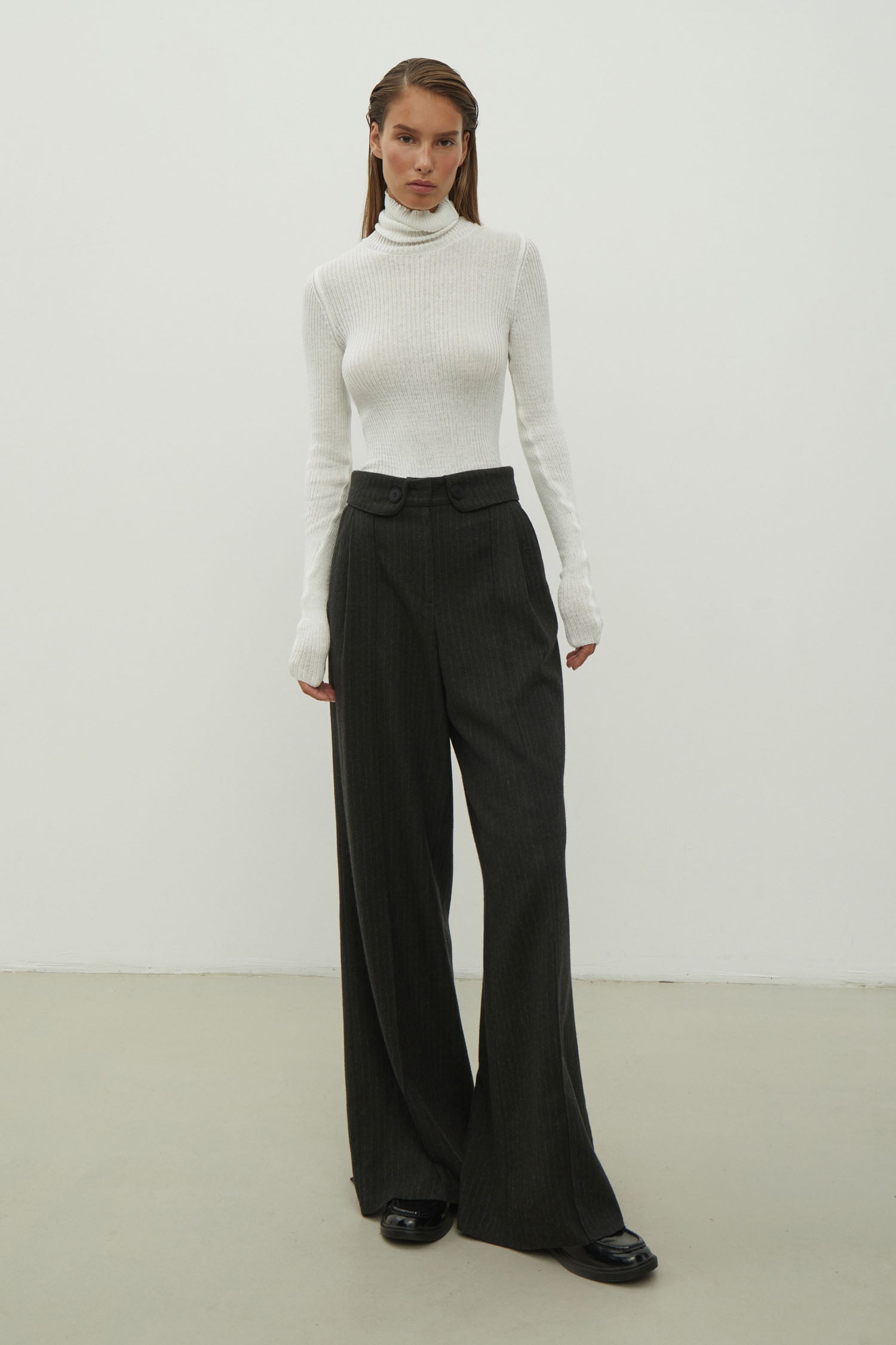 Woolen palazzo pants with a decorated belt in dark gray