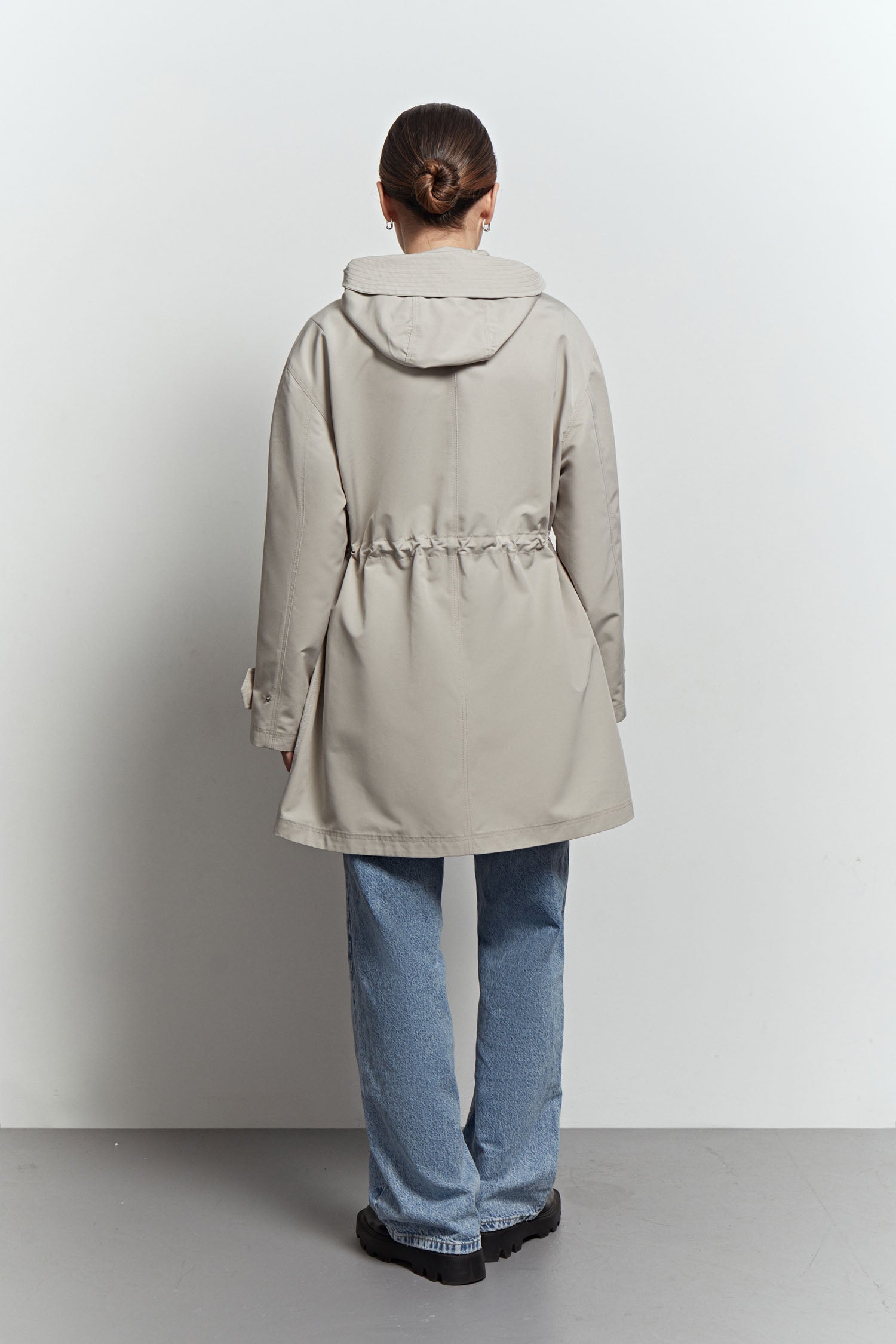 Lightweight parka with drawstring in khaki