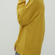 Merino wool sweater with neckline in milk