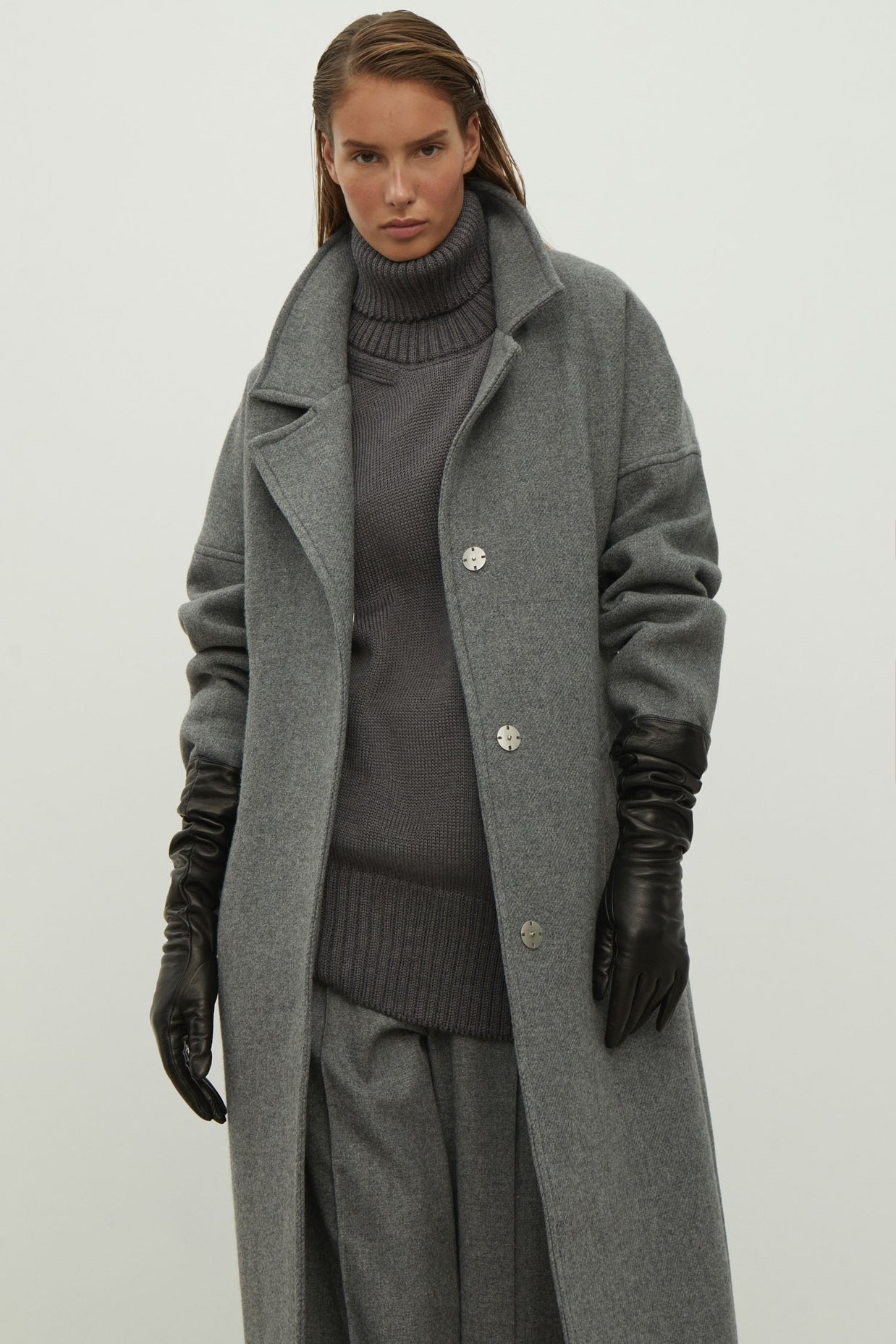 Woolen coat-robe in gray