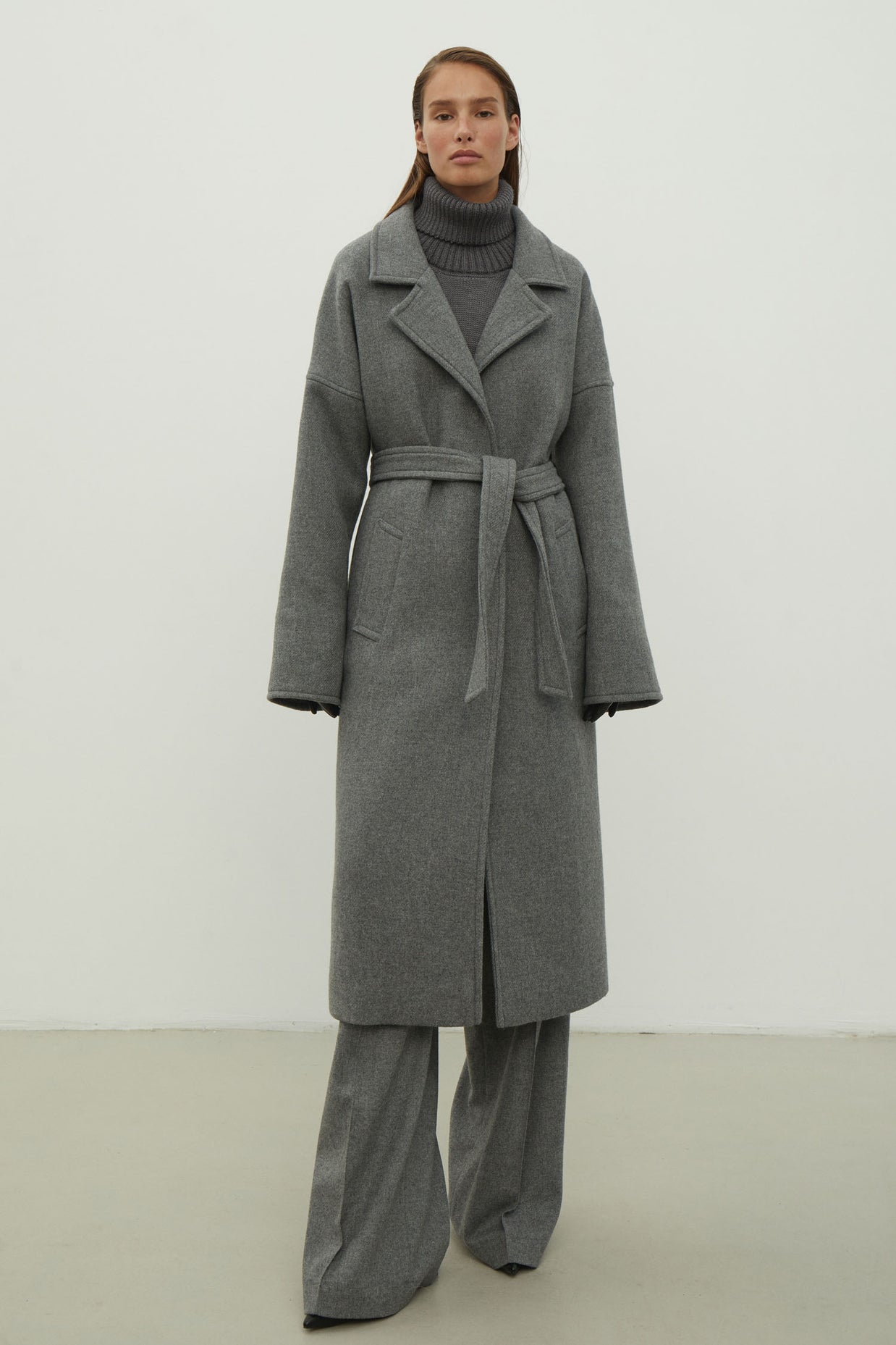 Woolen coat-robe in gray