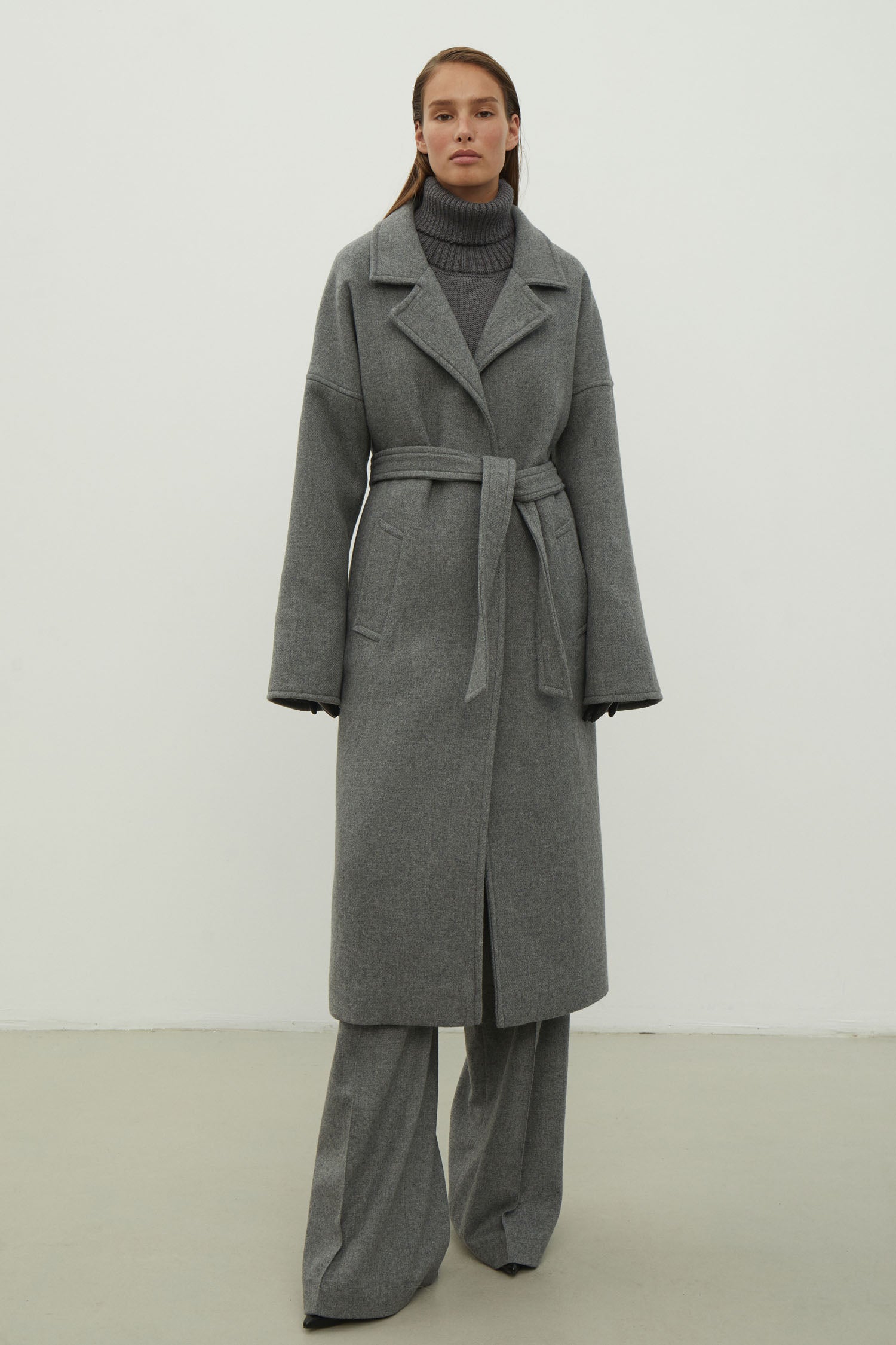 Woolen coat-robe in gray