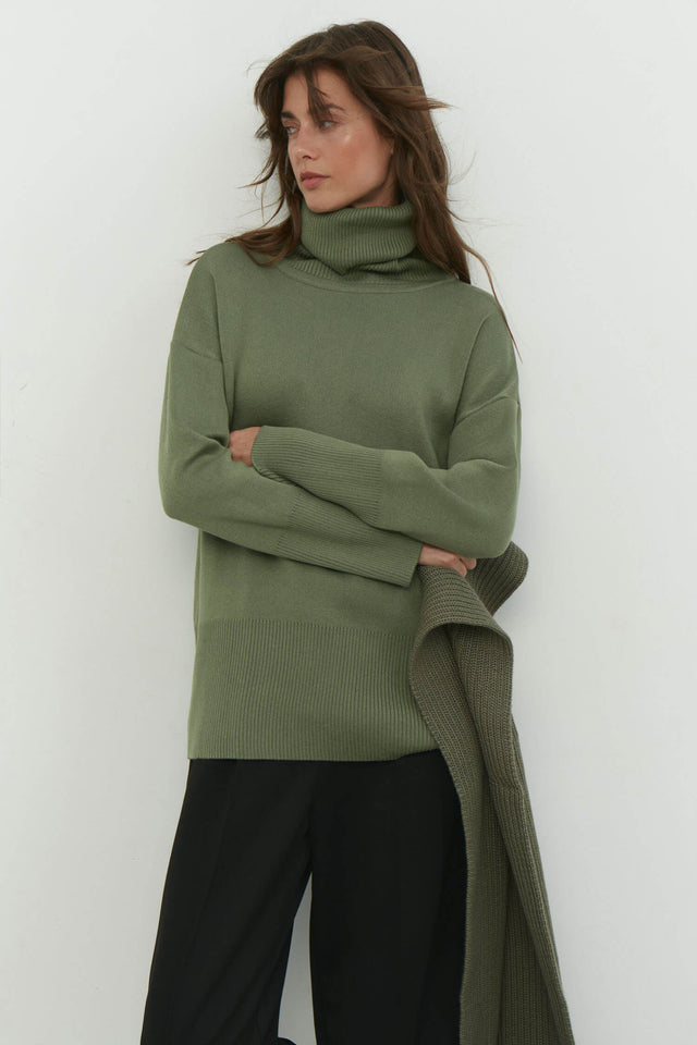 Knitted sweater with a voluminous neck