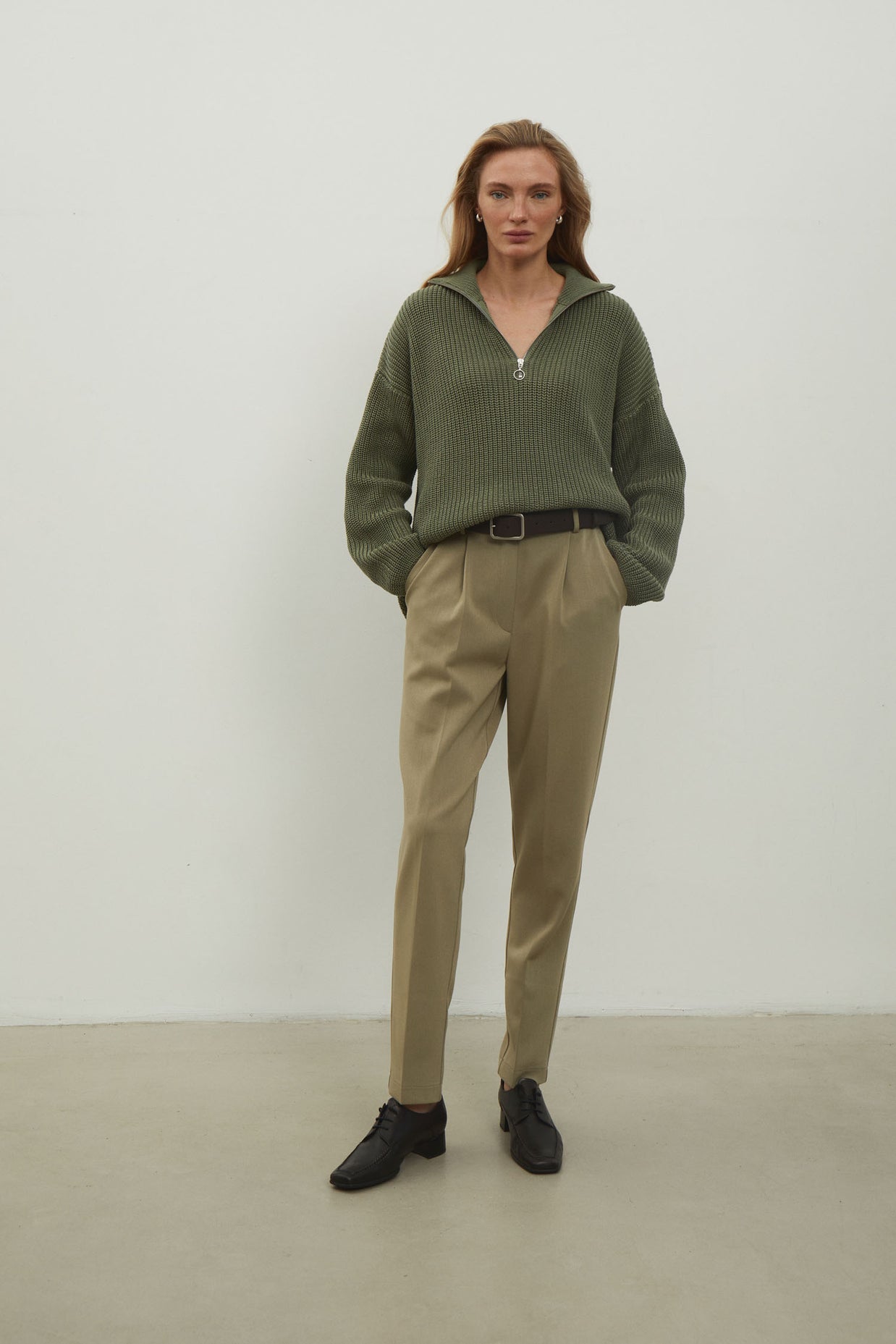 Oversized knitted sweater with a zipper in gray color