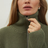 Oversized knitted sweater with a zipper in gray color