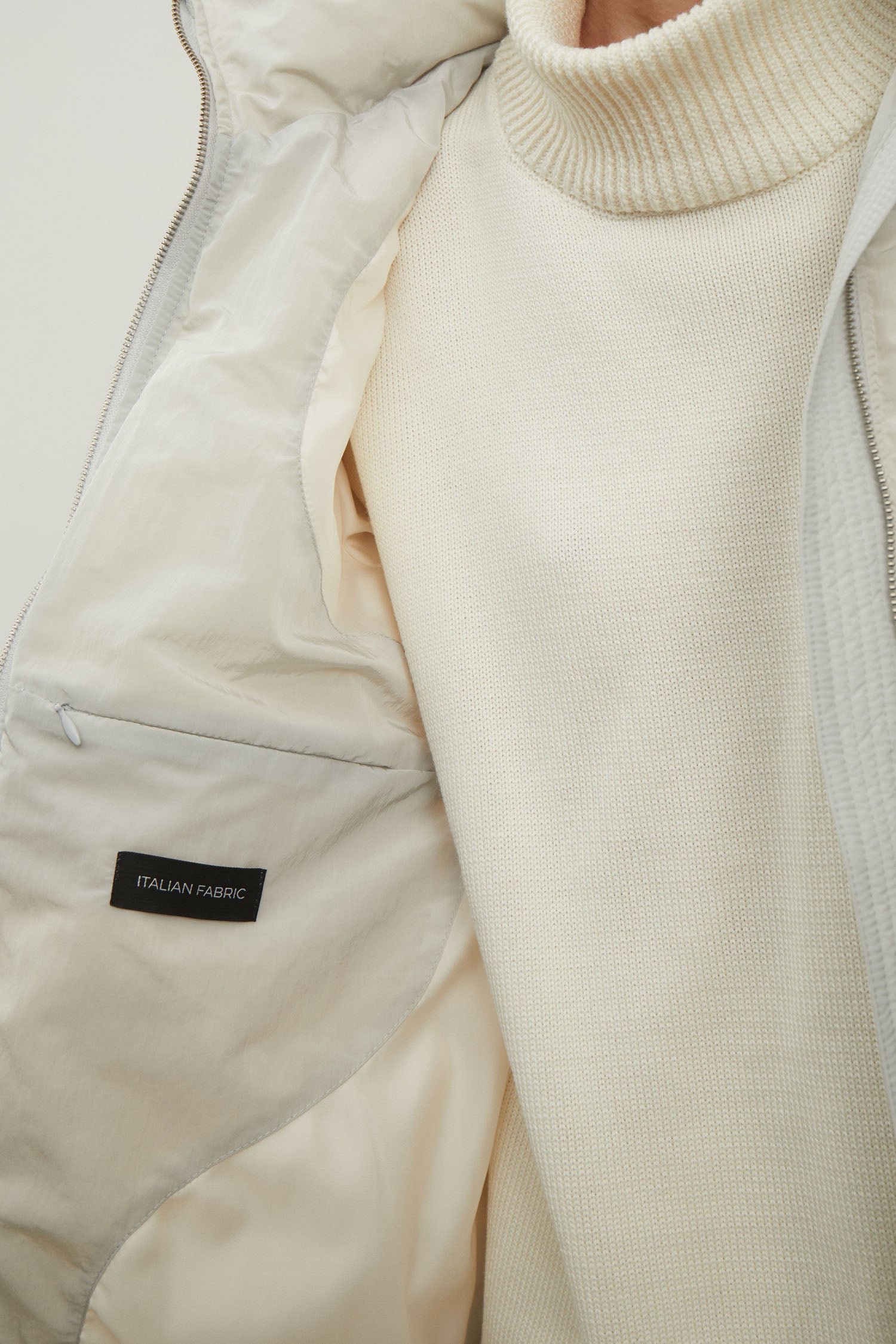 Women's free-cut jacket in light gray color