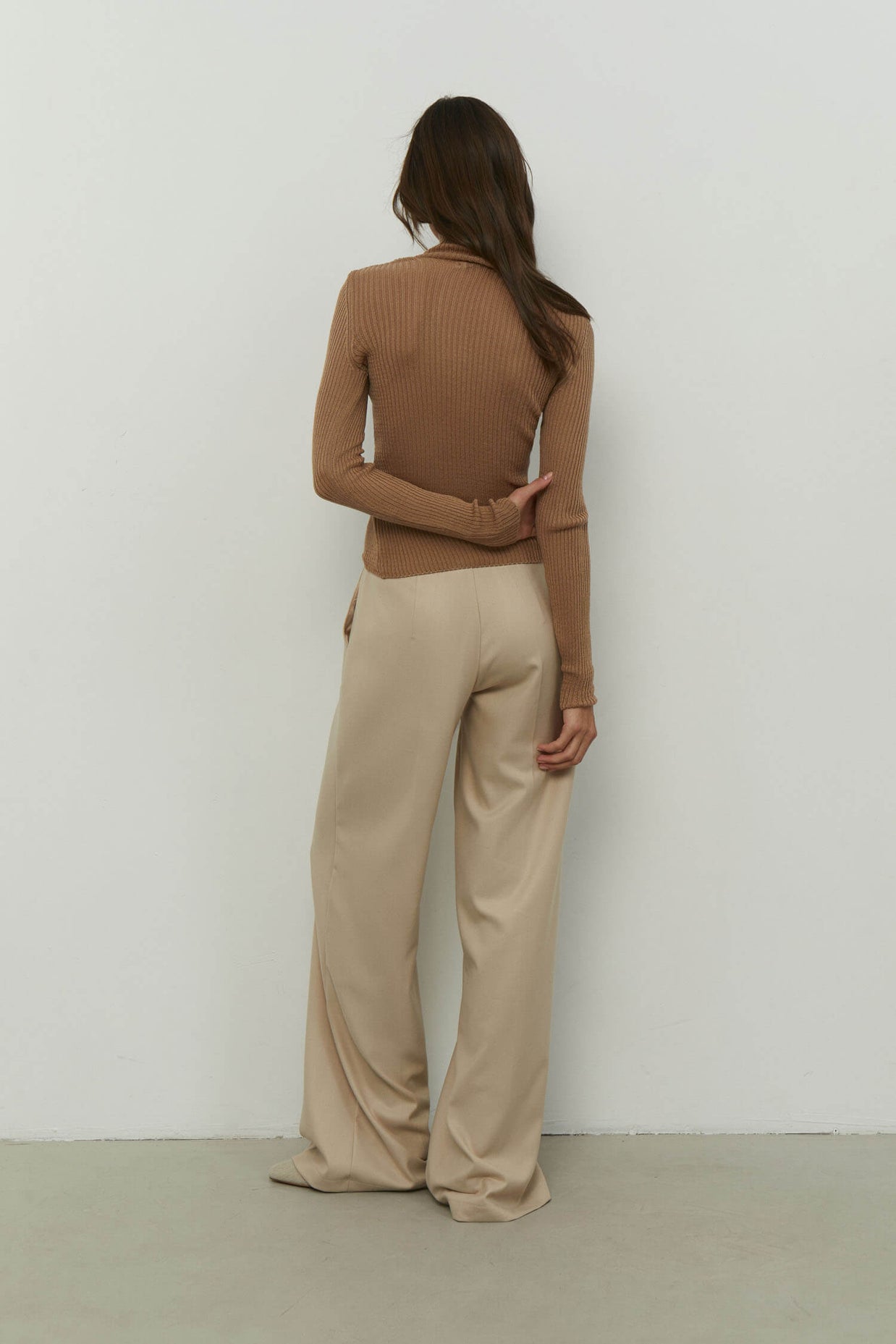 Thin ribbed turtleneck sweater in nude/black/gray