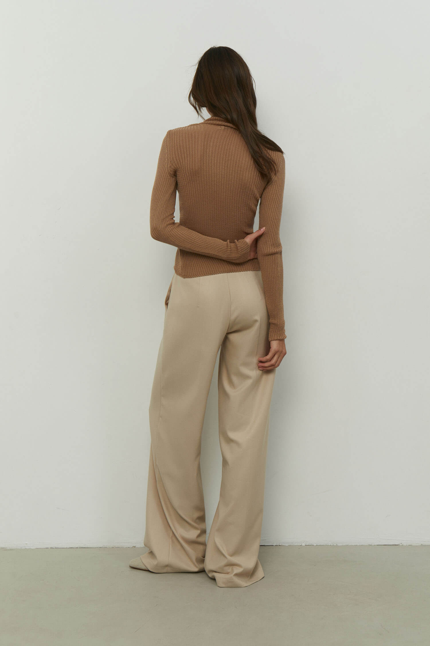 Thin ribbed turtleneck sweater in nude/black/gray