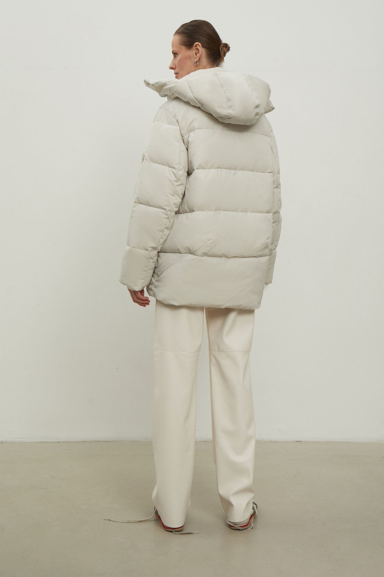 Women's free-cut jacket in light gray color