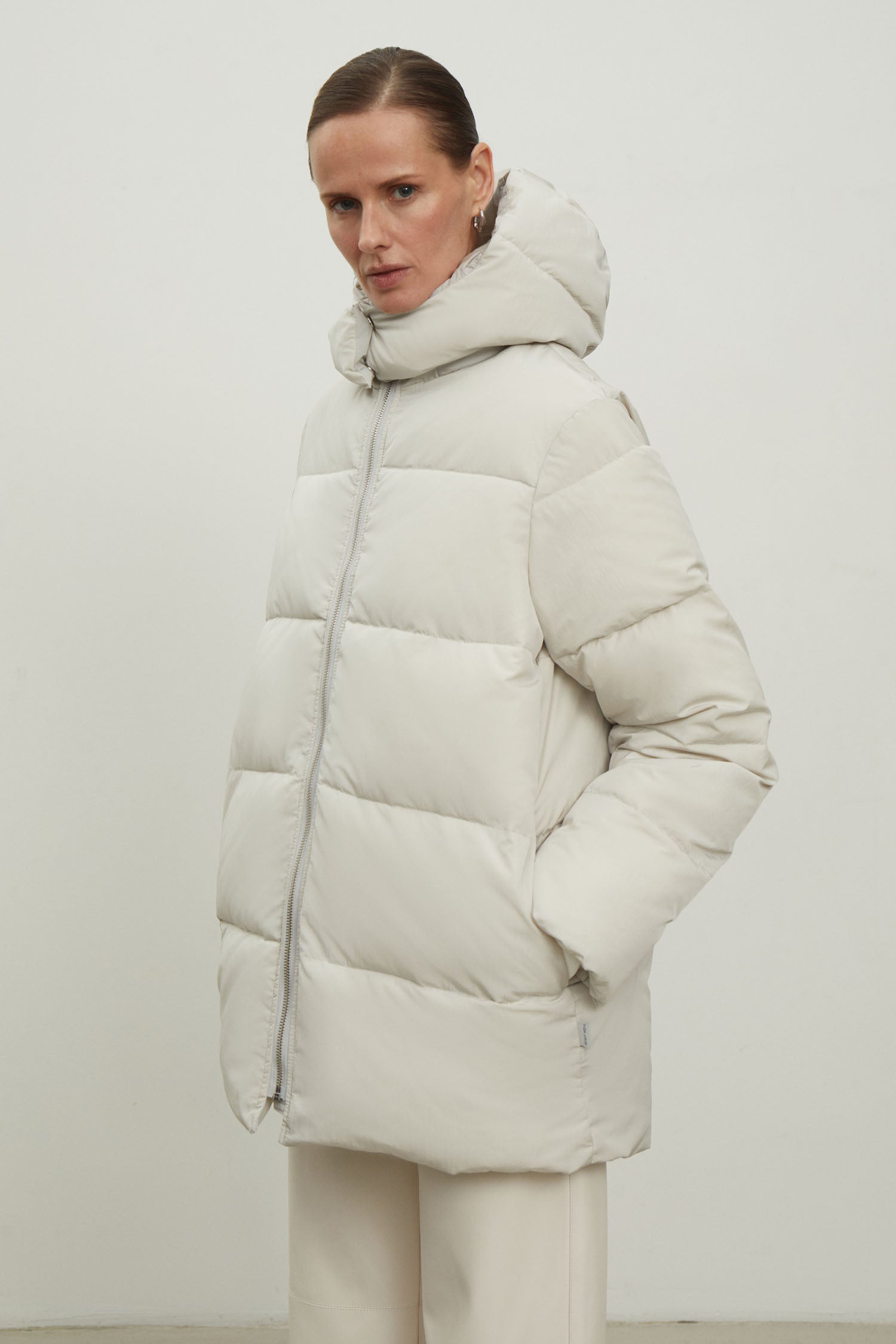 Women's free-cut jacket in light gray color