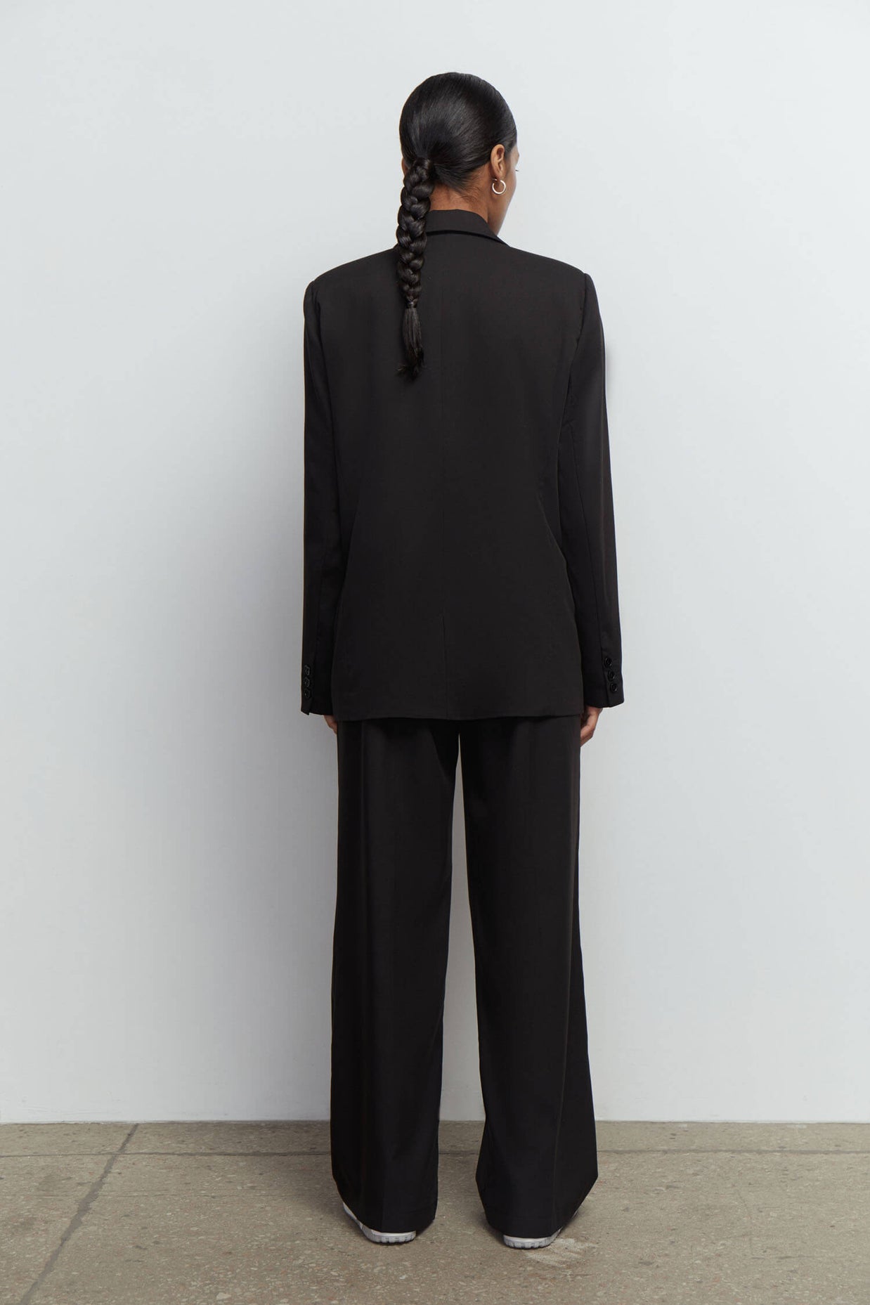 Palazzo pants with double tucks in gray/black
