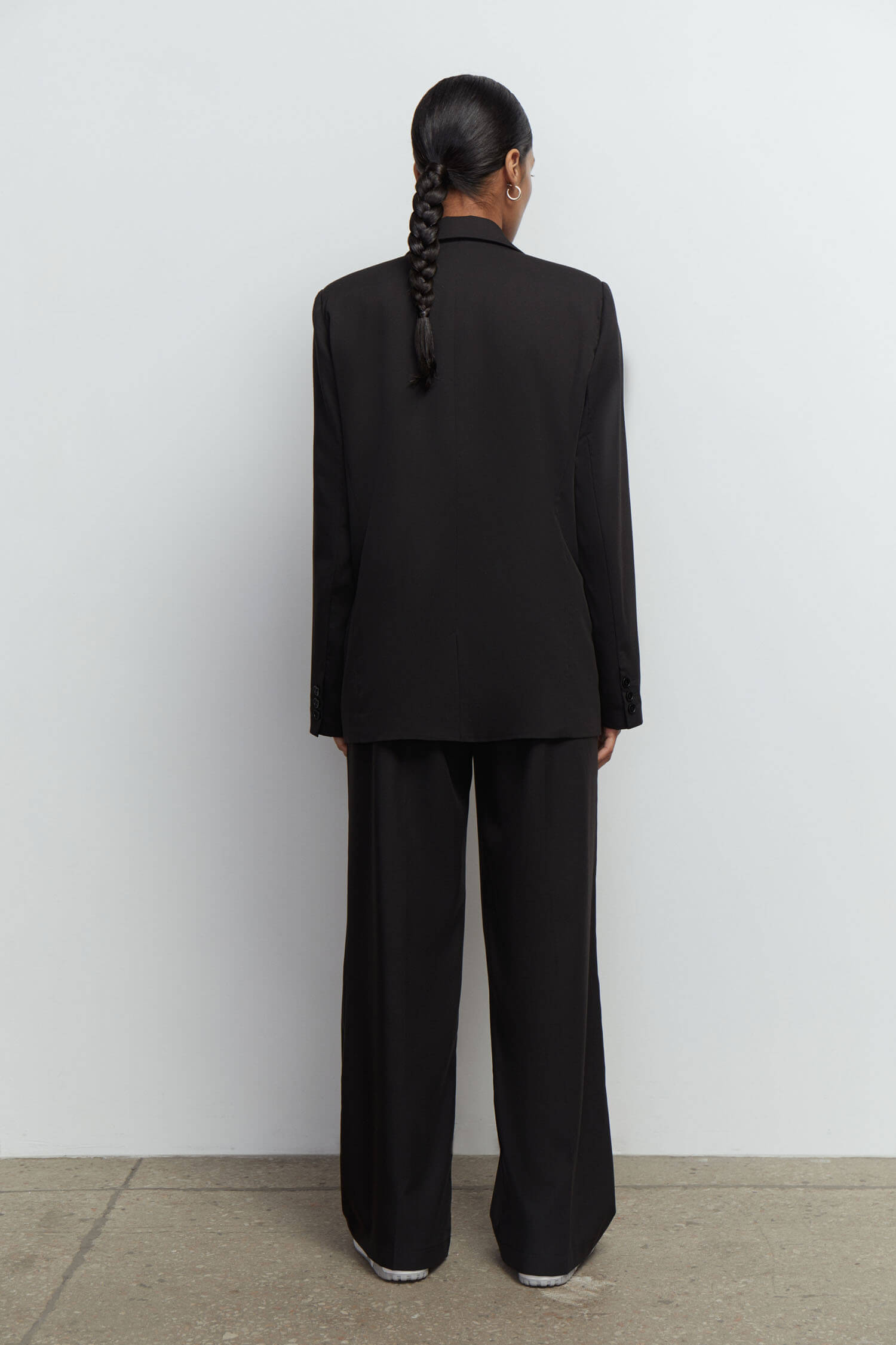 Palazzo pants with double tucks in gray/black