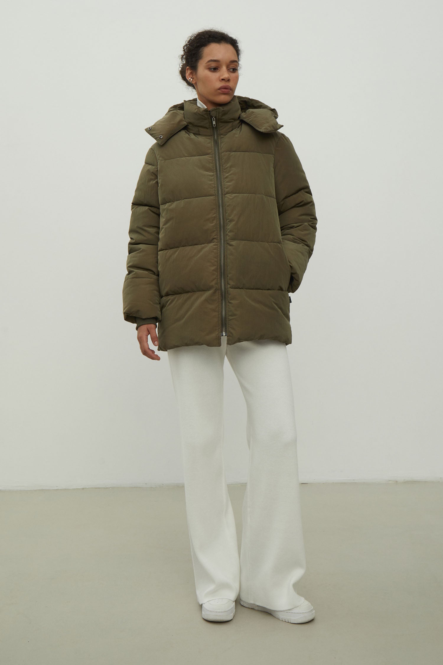 Women's free-cut jacket in khaki color