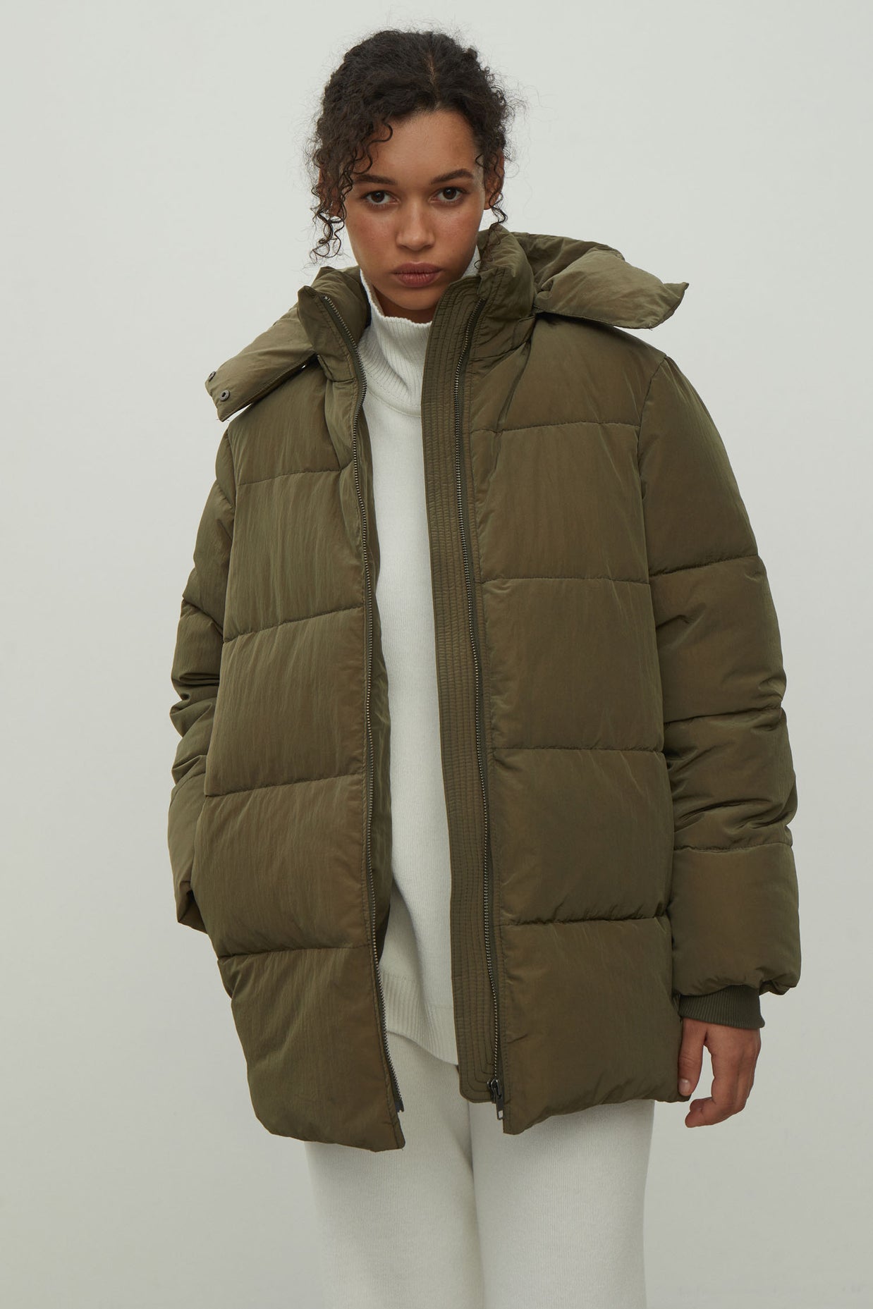 Women's free-cut jacket in khaki color