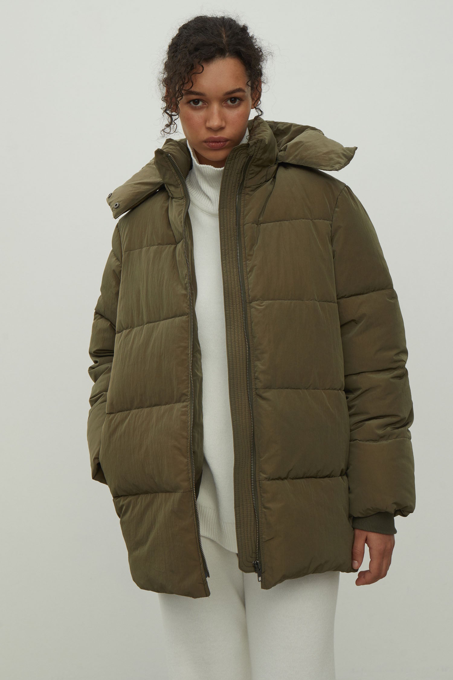 Women's free-cut jacket in khaki color