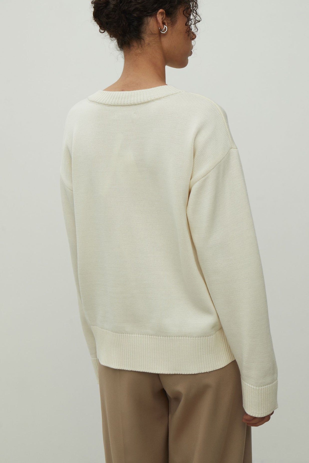 Gray merino wool round neck sweater