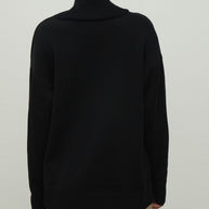 Merino wool sweater with neckline in black