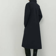 Trenchcoat with a free cut in cream/black