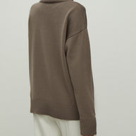 Merino wool sweater with neckline in black