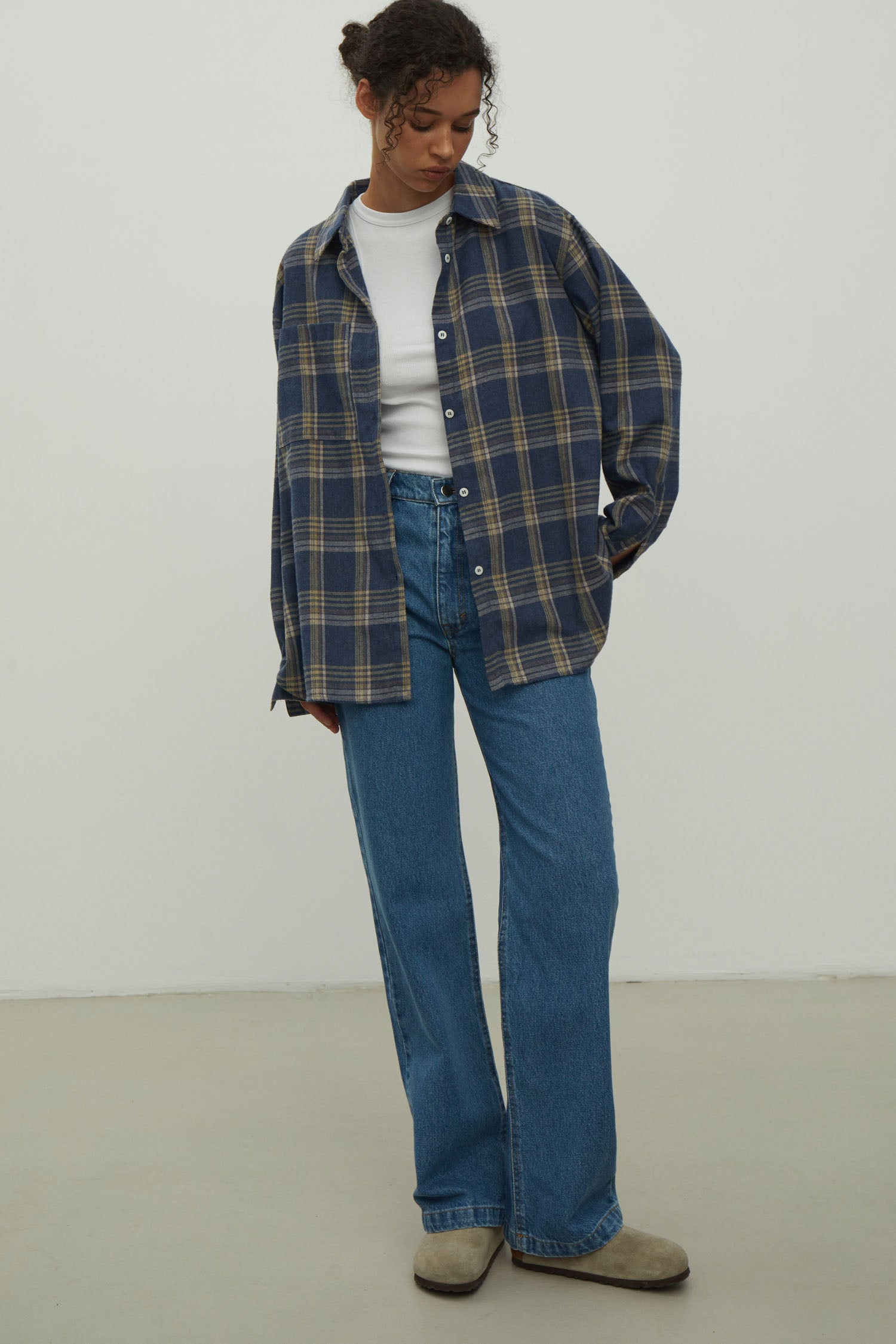 Shirt with a pocket in a beige check dark blue