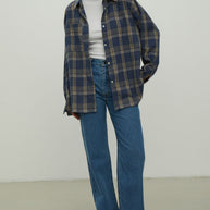 Shirt with a pocket in a beige check dark blue