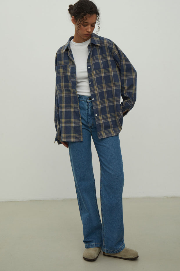 Shirt with a pocket in a beige check dark blue