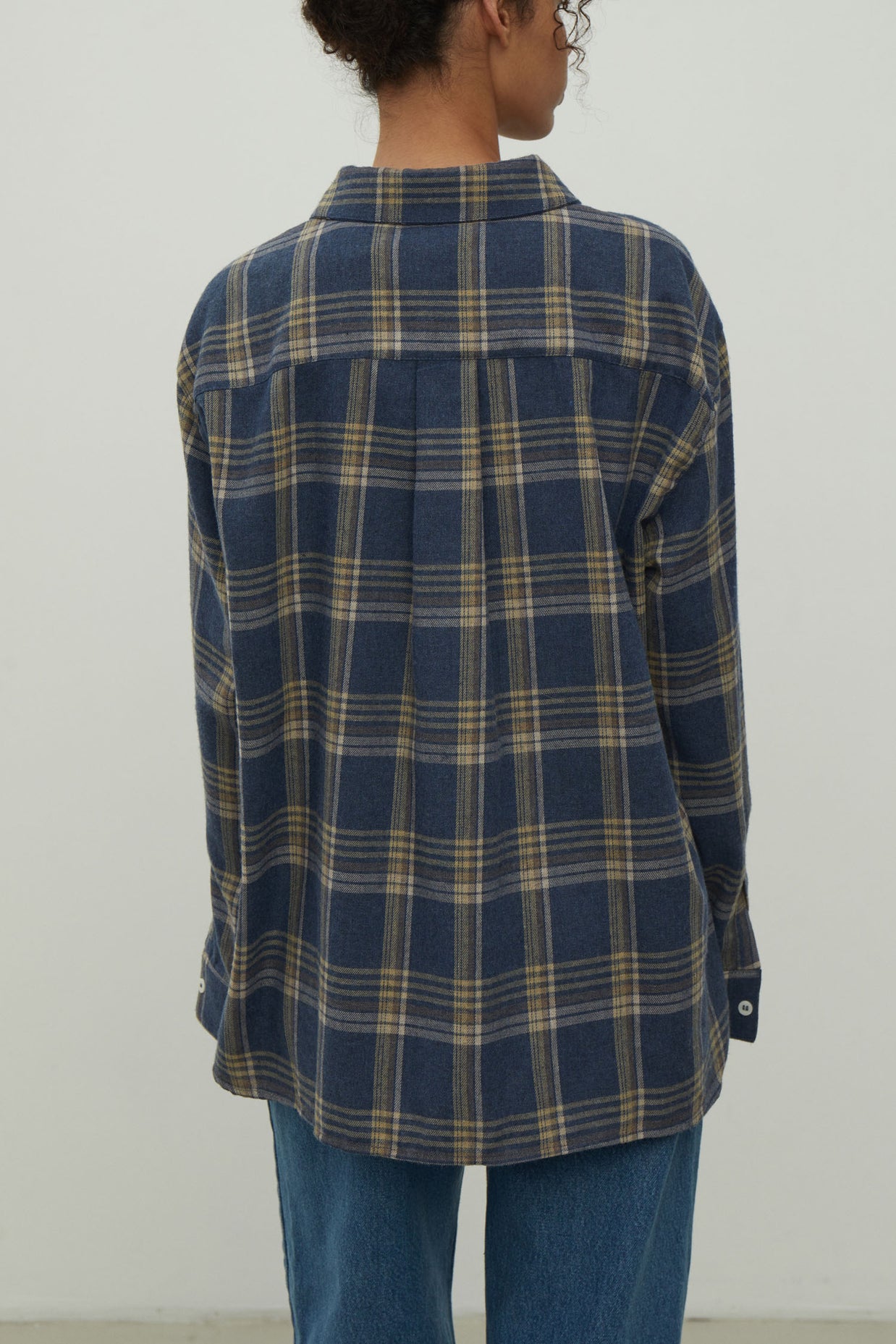 Shirt with a pocket in a beige check dark blue