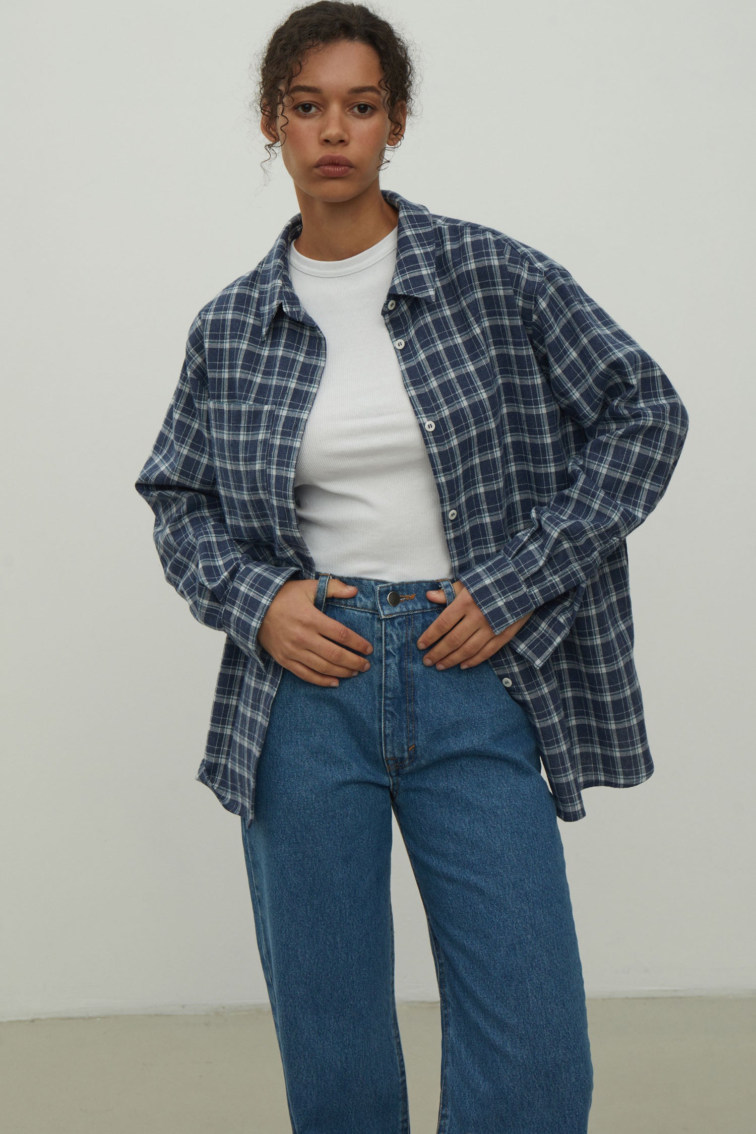 Shirt with a pocket in a beige check dark blue