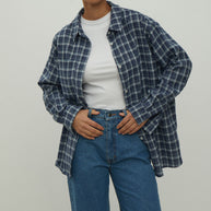 Shirt with a pocket in a beige check dark blue