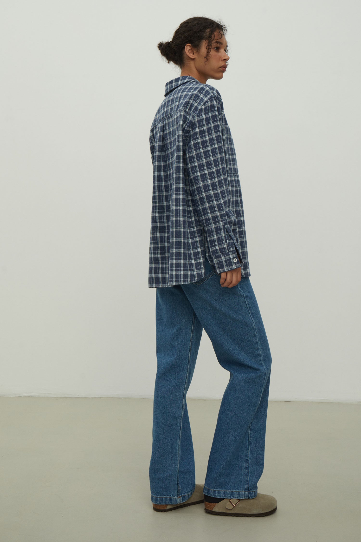 Shirt with a pocket in a beige check dark blue