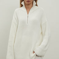 Oversized knitted sweater with a zipper in black