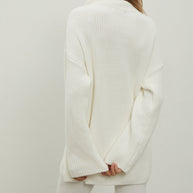 Oversized knitted sweater with a zipper in black