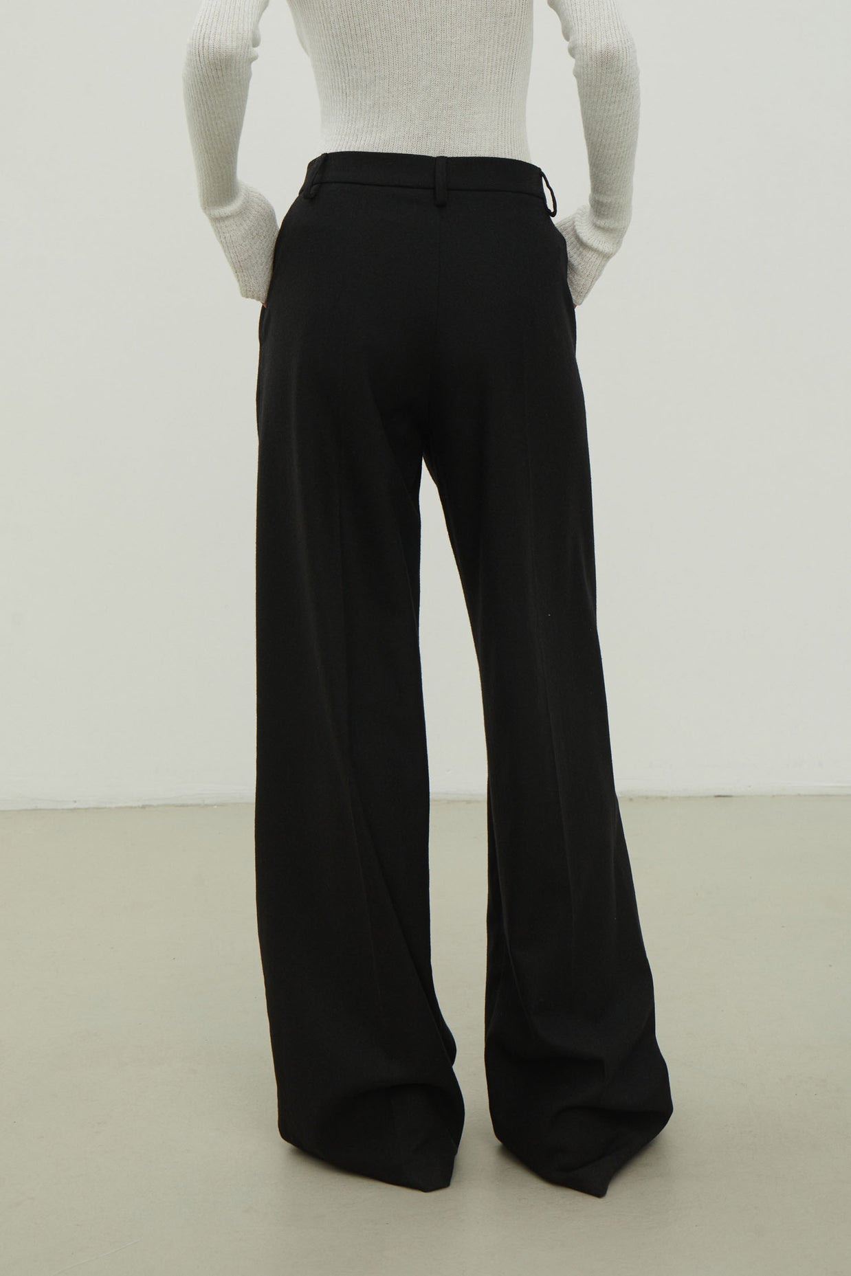 Low-rise woolen palazzo pants in black