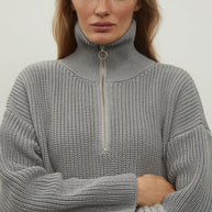 Oversized knitted sweater with a zipper in gray color