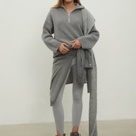 Oversized knitted sweater with a zipper in gray color