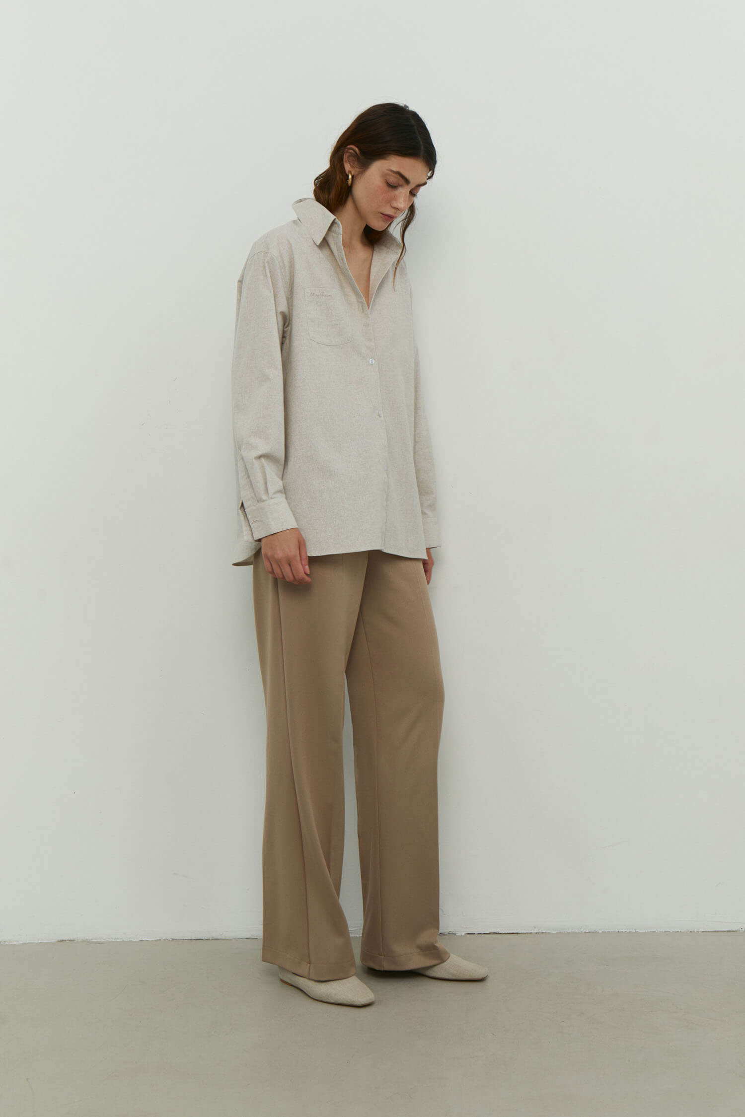 Shirt with patch pocket in cobalt/cream