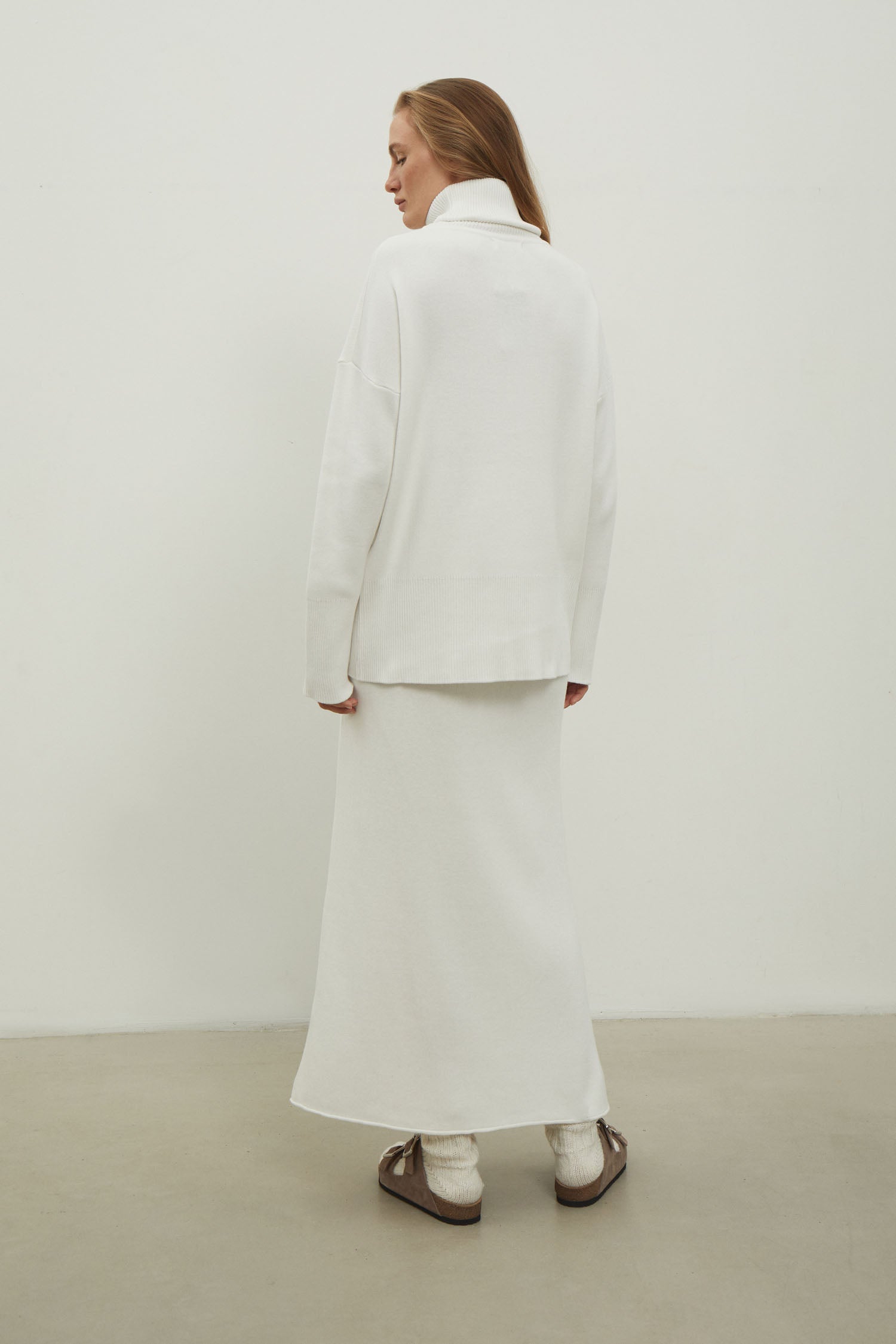 Knitted straight midi skirt in light gray