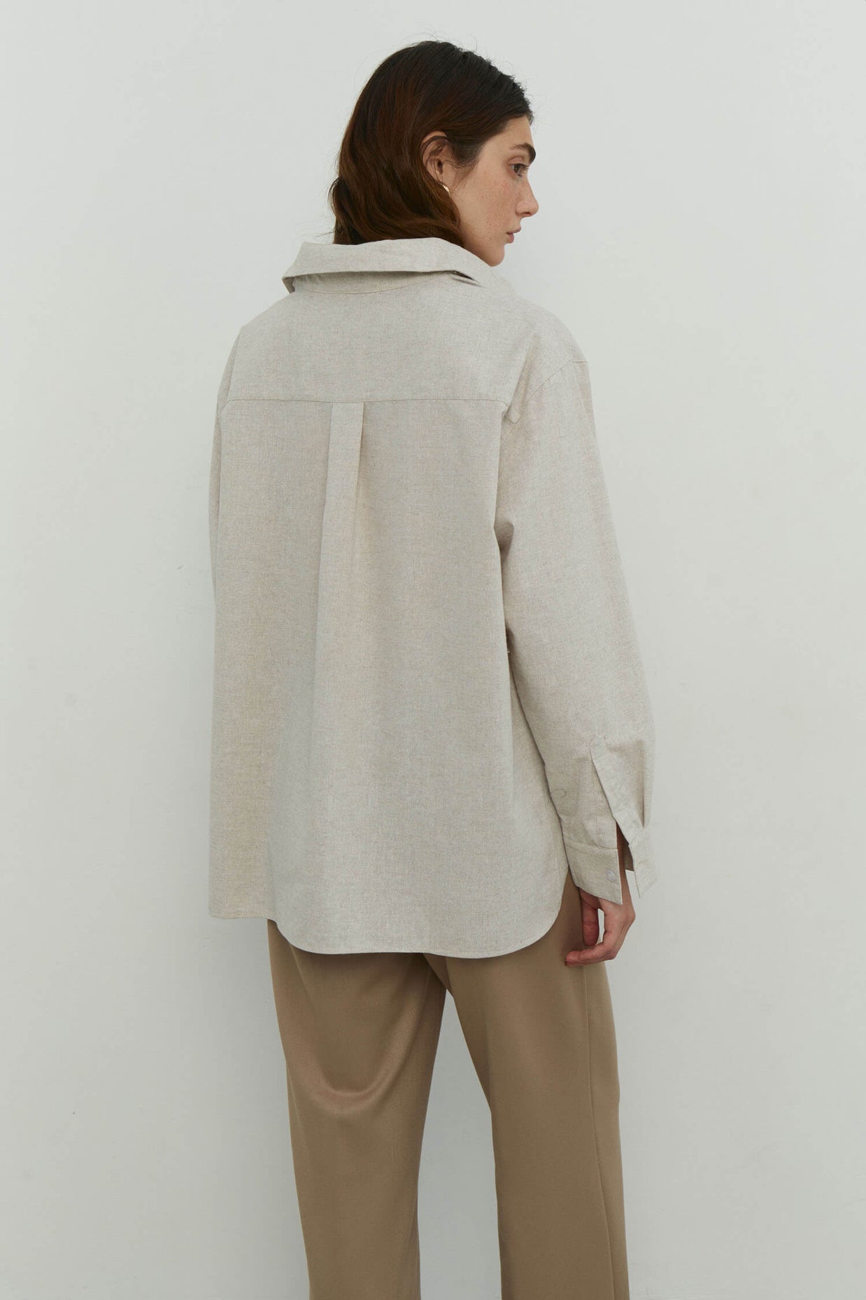 Shirt with patch pocket in cobalt/cream