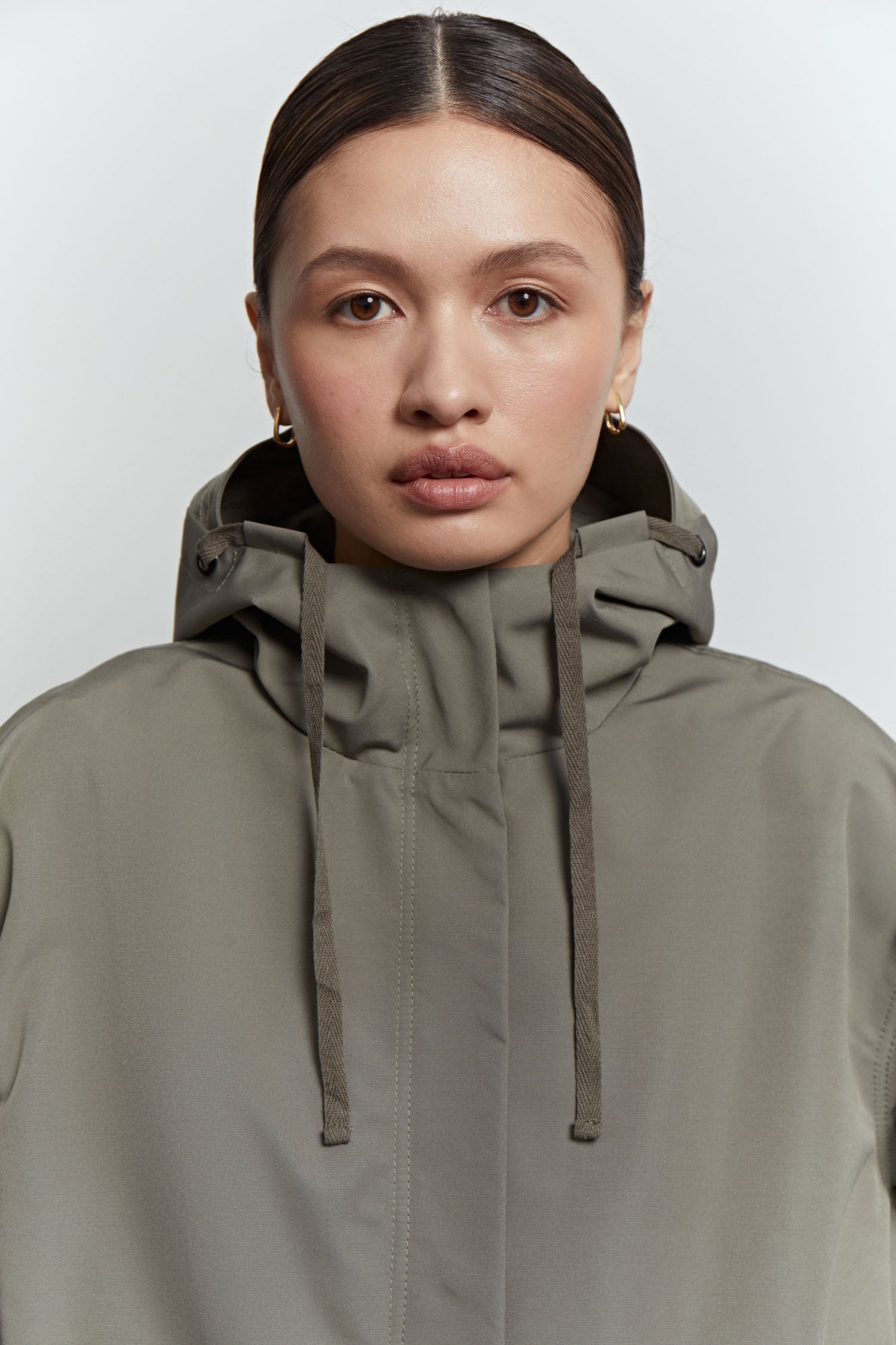 Lightweight parka with drawstring in khaki