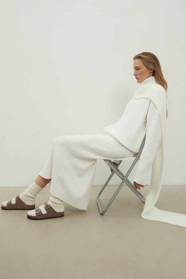 Knitted sweater with a voluminous neck