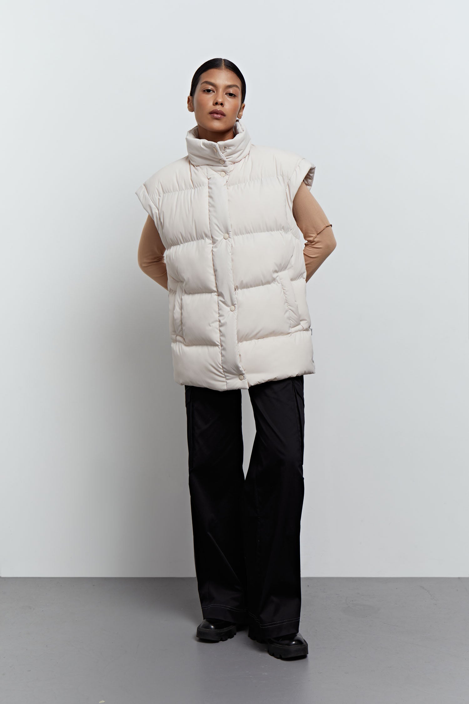 Oversized quilted vest in blue