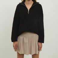 Oversized knitted sweater with a zipper in black
