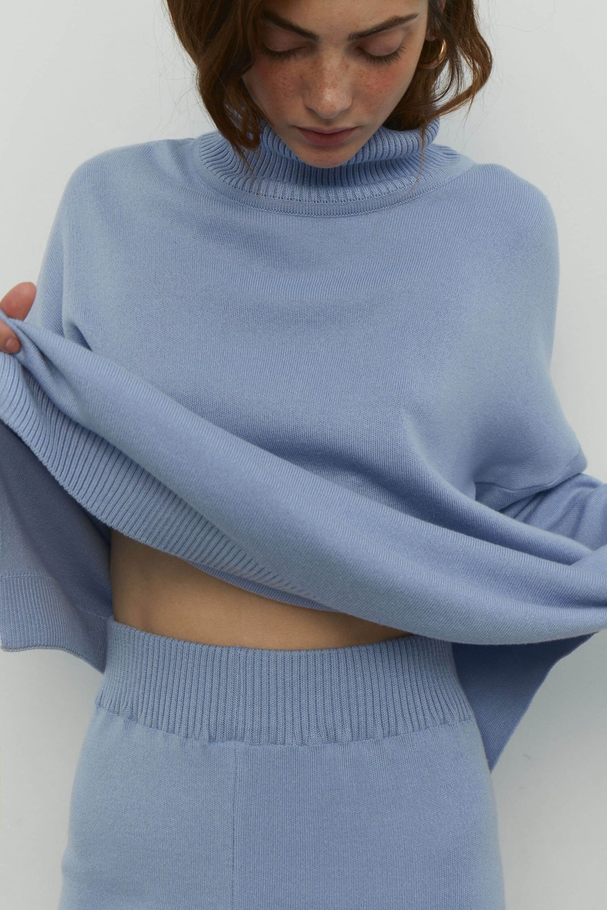 Knitted sweater in sky blue/red/nude