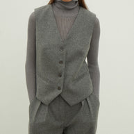 Сlassic woolen vest in gray