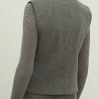 Сlassic woolen vest in gray