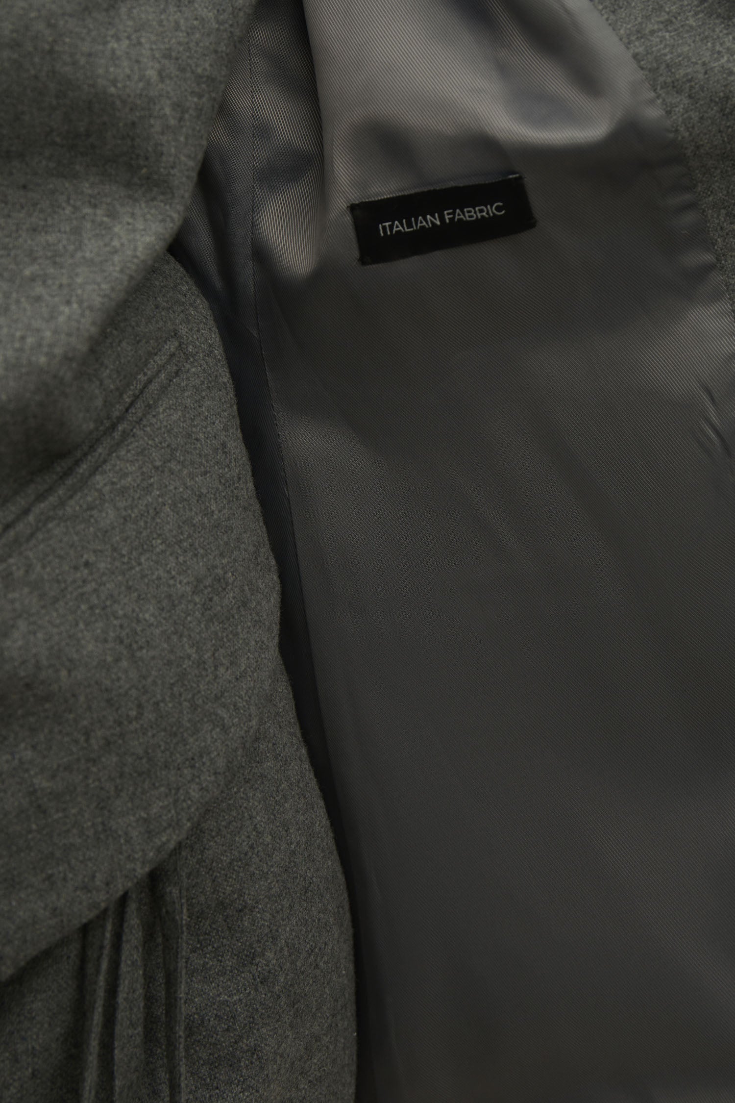 Single-breasted woolen jacket with a tie in gray