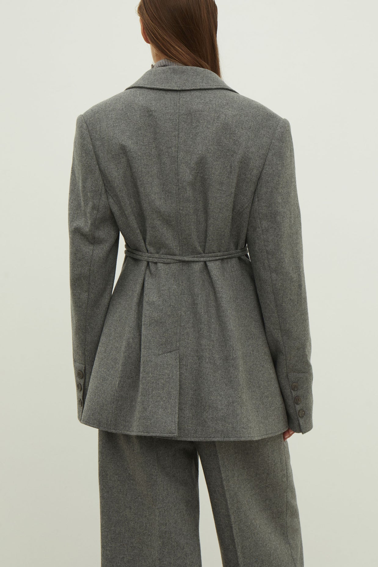 Single-breasted woolen jacket with a tie in gray