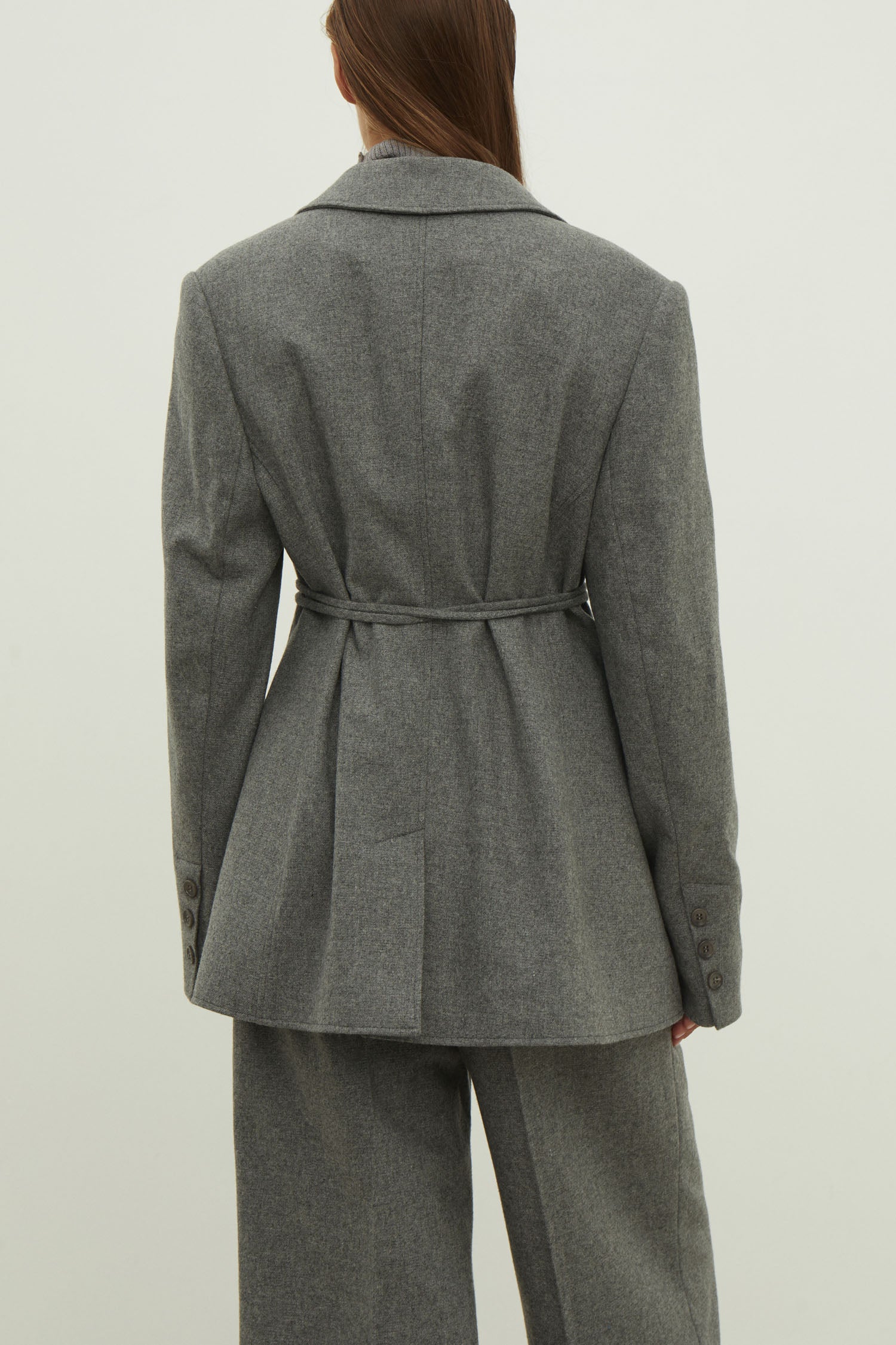 Single-breasted woolen jacket with a tie in gray