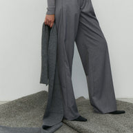 Palazzo pants with double tucks in gray/black
